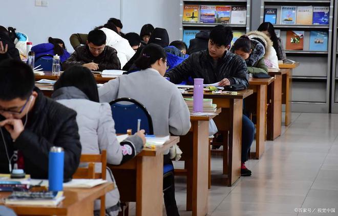 300万考生落榜！2023九游会J9 J9九游会年考研被调侃“史上最难”录取率竟不到20%(图1)