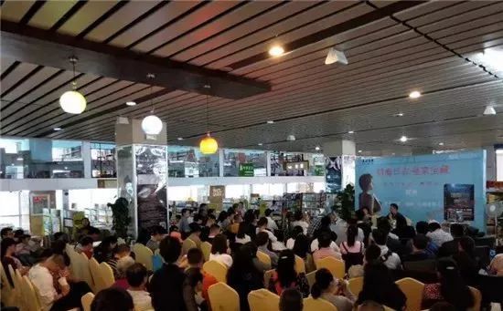 J9九游会 九游会J9本地美女作家航海小说《猎海日志·皇家宝藏》昆明首发(图3)