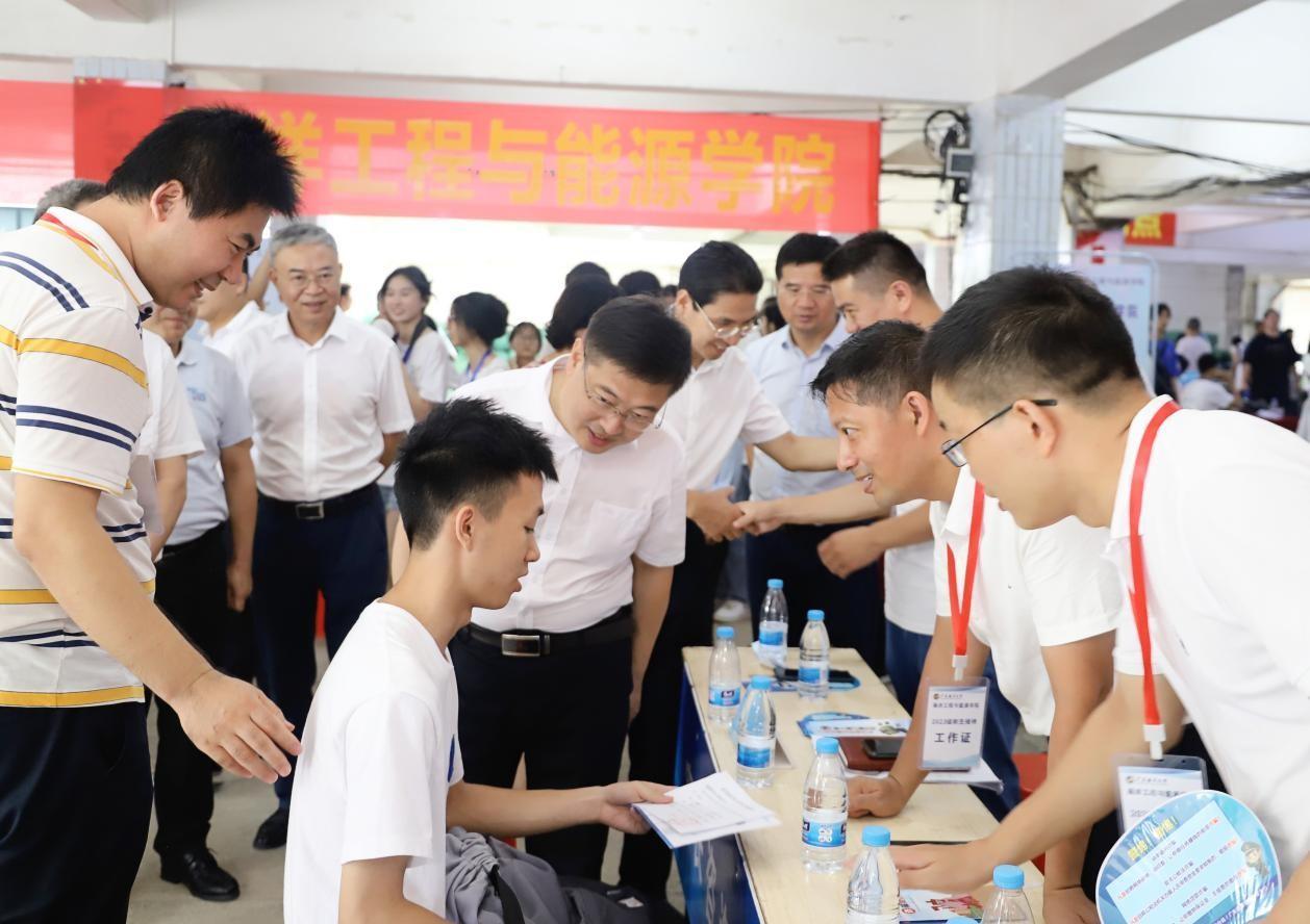 “新”意浓浓心意满满！广东海洋大学万余名新J9九游会 九游会J9生报到(图4)