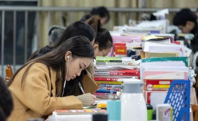 考研复试难度一览：第J9九游会 九游会J9一类学生很吃香“三无”考生最吃亏(图7)