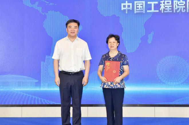 朱蓓薇院士受聘名誉主任！浙江海洋大九游会J9 J9九游会学委书记严小军为首席顾问！长三角海洋生物医药创新中心在舟山成立(图3)