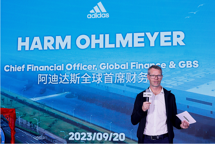 10亿元阿迪达斯苏州自动化配送中心X启用J9九游会 九游会J9(图2)