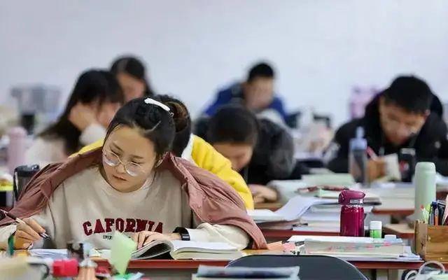 考研J9九游会 九游会J9专业难度排行选好上岸很简单挑错小心“内卷成麻花”(图5)