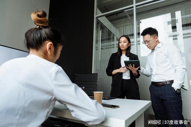 微小说：两个退休局九游会J9 J9九游会长的烦恼(图1)
