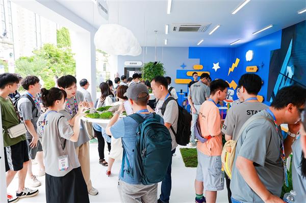 J9九游会 九游会J9HarmonyOS 4重磅来袭 全景天气壁纸让天气“动”起来(图1)