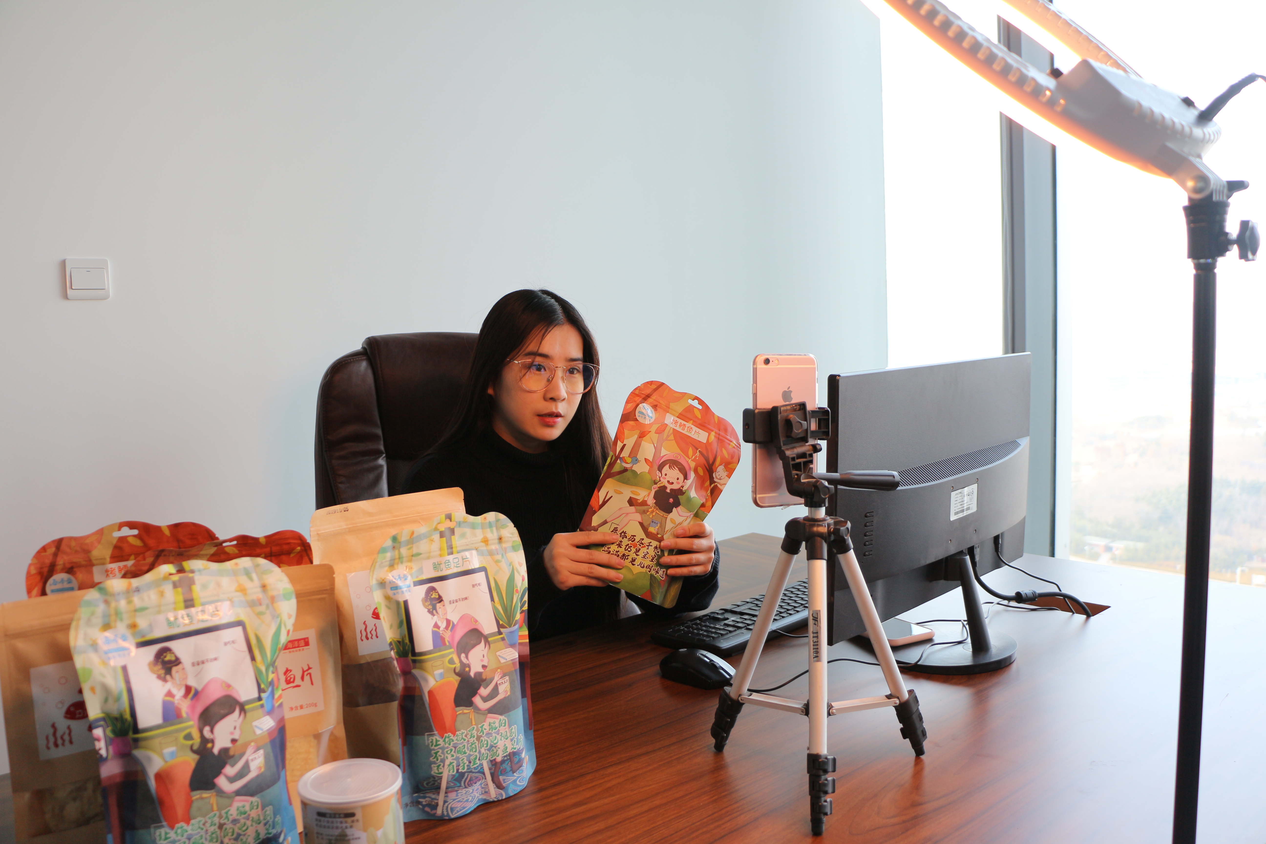 九游会J9 J9九游会年入两千万！日照90后创业小伙刘阳：把海洋休闲食品做成“网红”美食(图2)